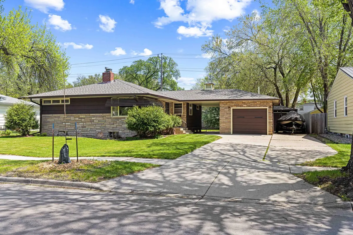 1455 12th ST N, Fargo, ND 58102