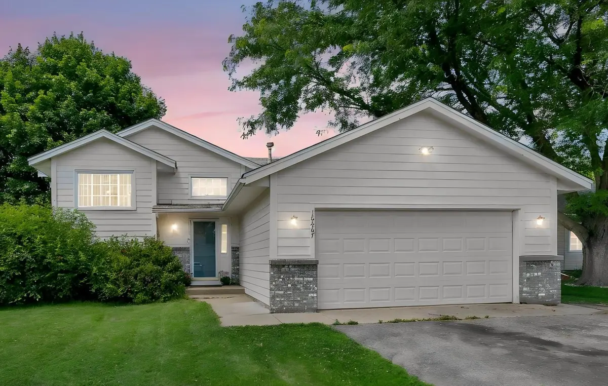 16467 Godson DR, Lakeville, MN 55044