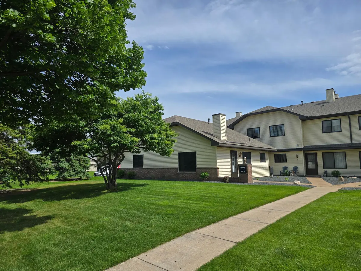 9905 54th PL N #5, Plymouth, MN 55442