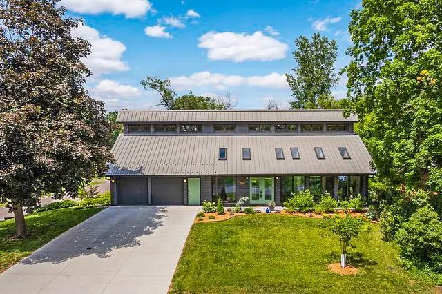 1170 Evergreen LN N, Plymouth, MN 55441