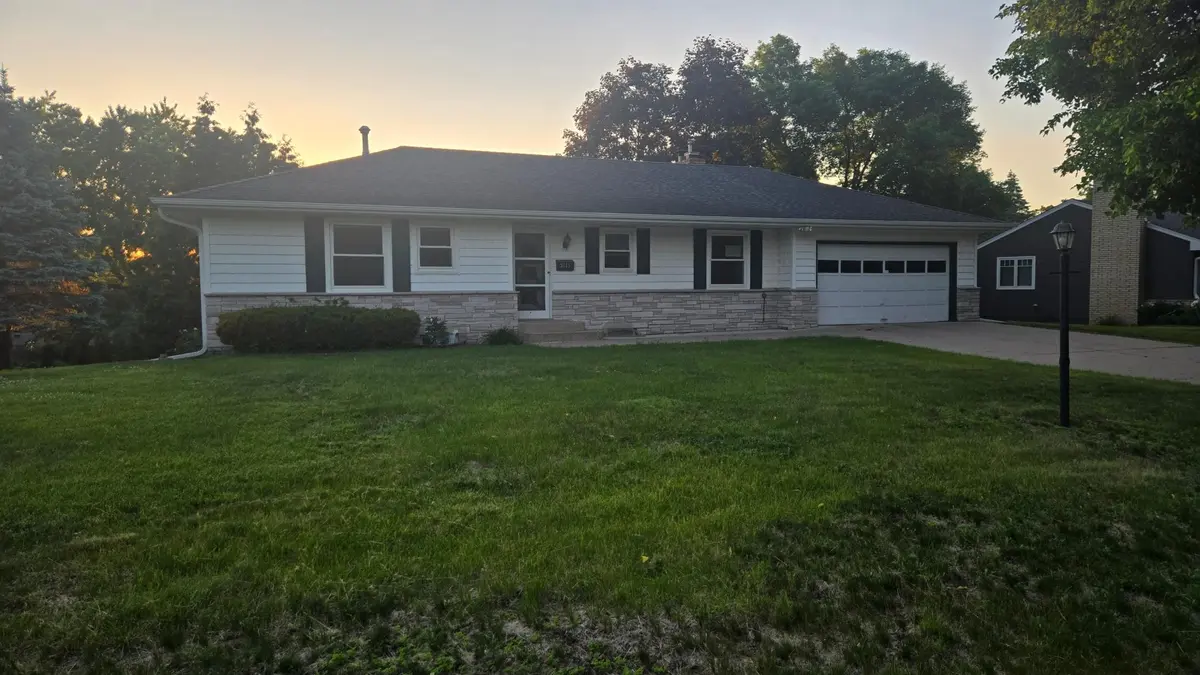 3015 Quail AVE N, Golden Valley, MN 55422