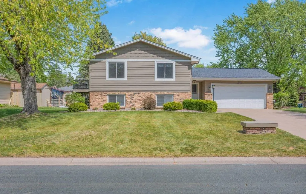 1375 Balsam ST E, Eagan, MN 55123