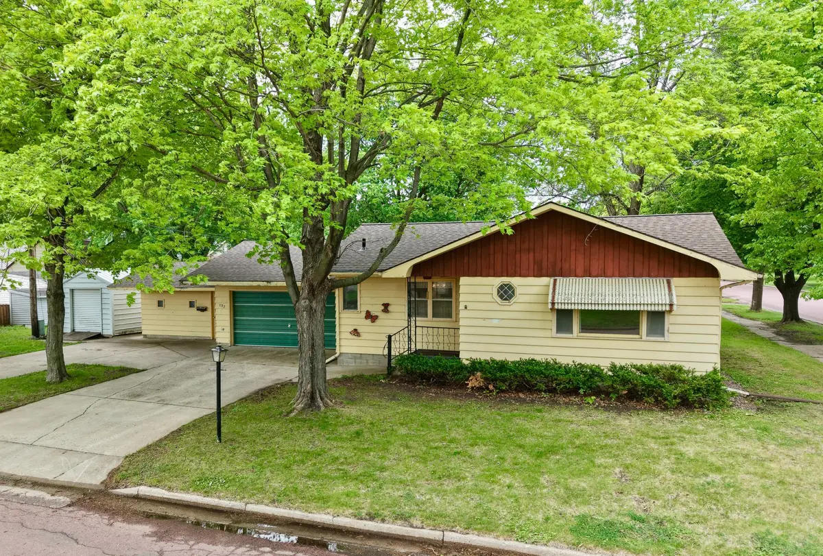 137 2nd ST E, Tracy, MN 56175