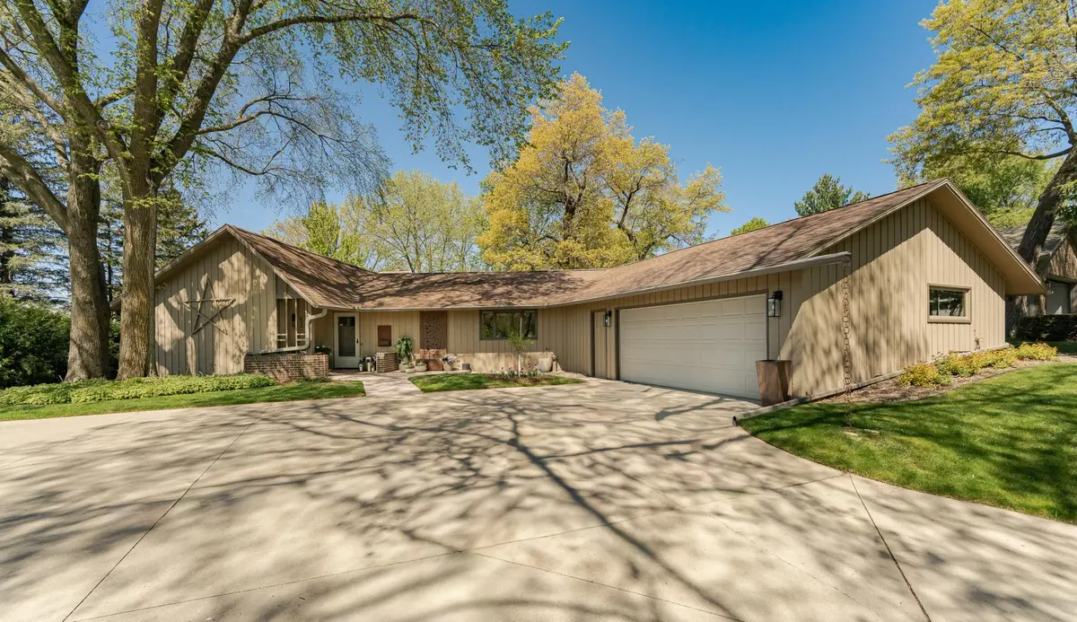 1805 Teton LN NE, Rochester, MN 55906