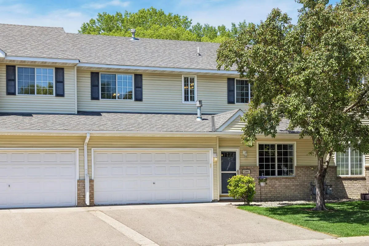 3200 Juniper CIR #C, Woodbury, MN 55125