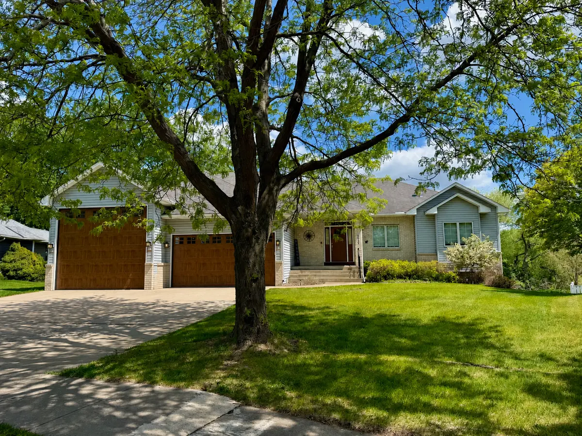 2922 88th LN NE, Blaine, MN 55449