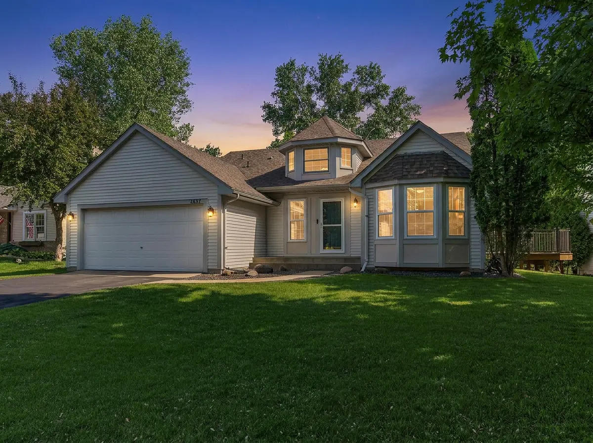 7457 54th ST N, Oakdale, MN 55128