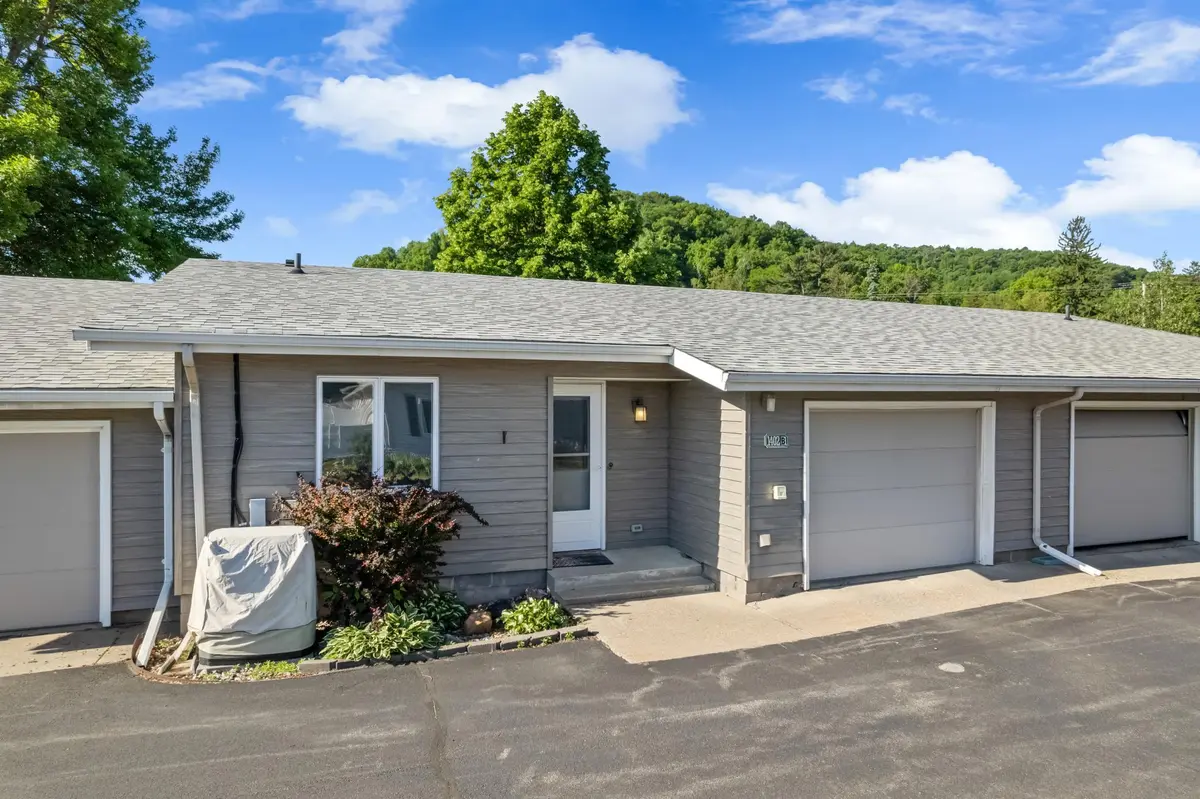 1402 Mcnally DR #B, Winona, MN 55987