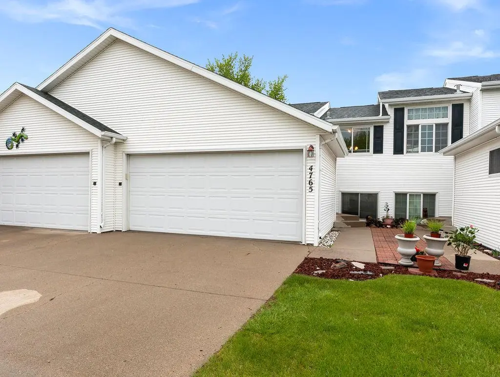 4765 10th AVE S, Fargo, ND 58103