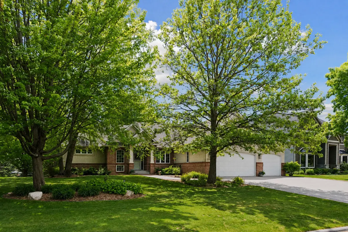 8167 Enclave RD, Woodbury, MN 55125