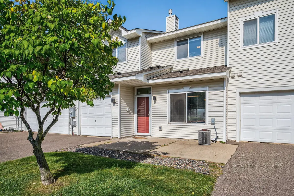 8983 Sawgrass GLN N, Maple Grove, MN 55311