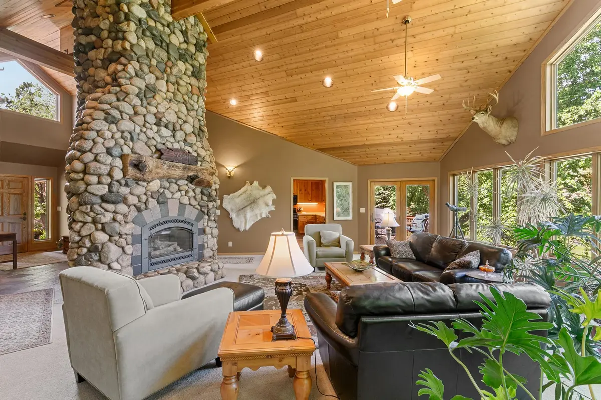 7135 Camp 3 RD NE, Columbus, MN 55025
