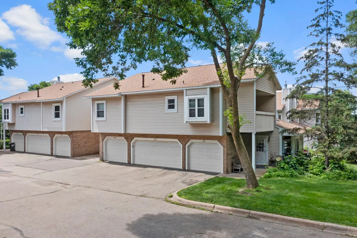 5304 Highpointe TER, Bloomington, MN 55437