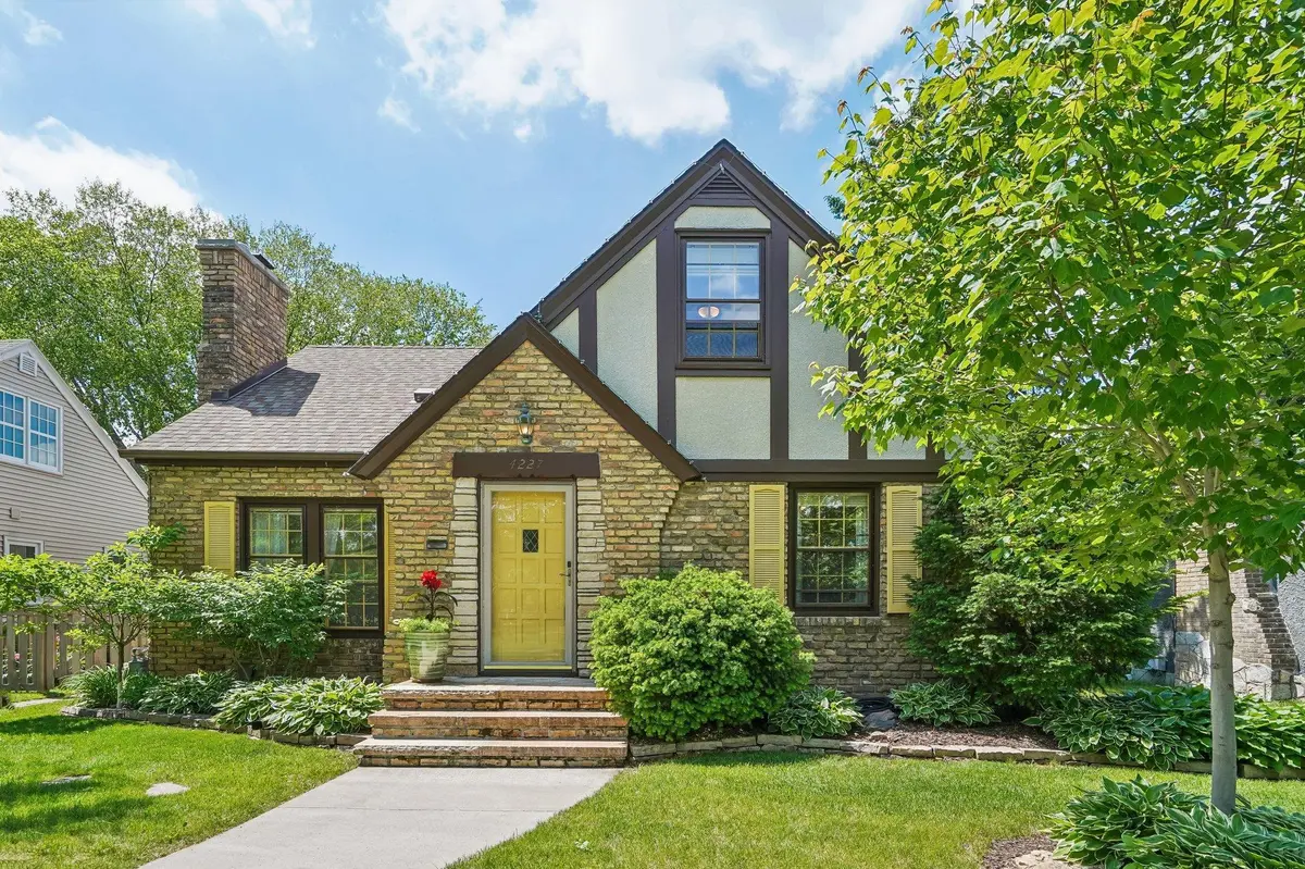 4227 York AVE N, Robbinsdale, MN 55422
