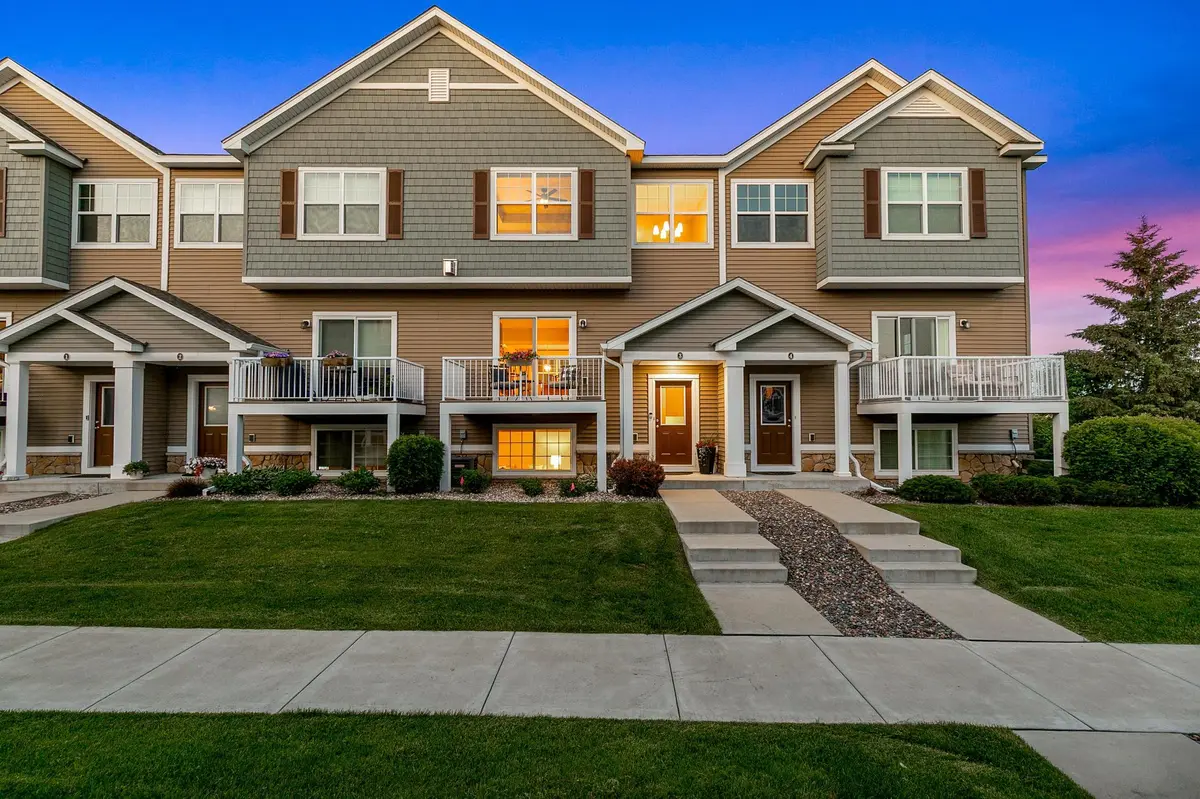9590 Jefferson DR #3, Chanhassen, MN 55317