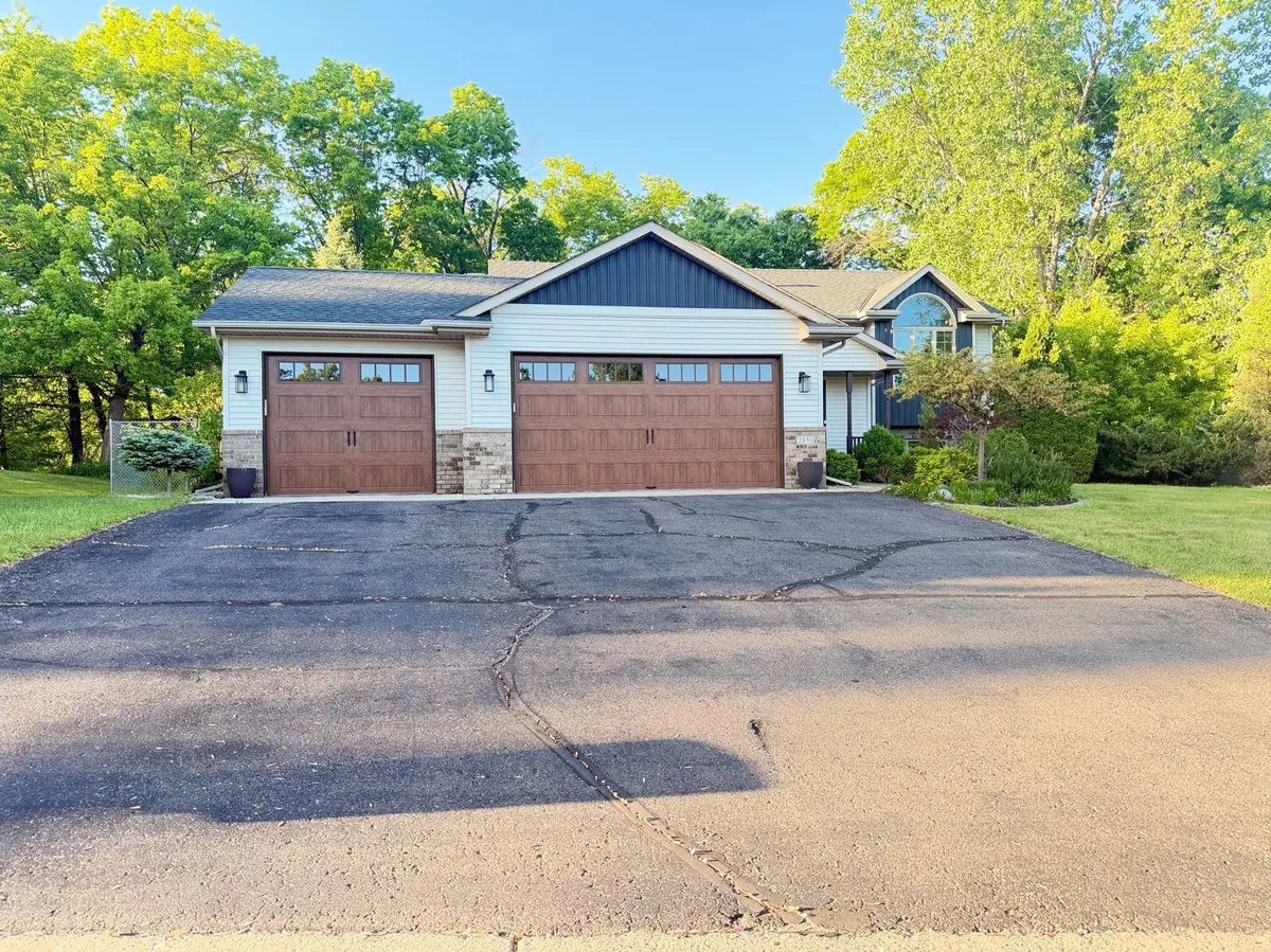 2533 Montana AVE E, Maplewood, MN 55119