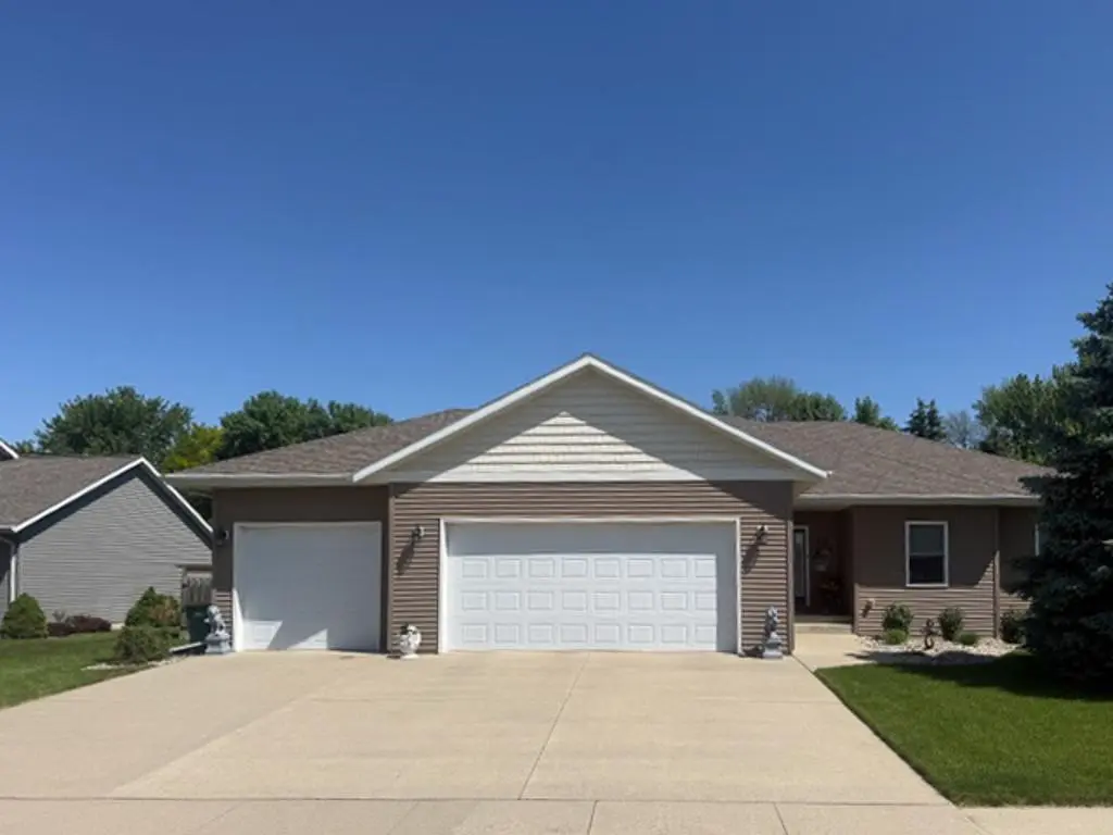 610 Elizabeth ST, Marshall, MN 56258