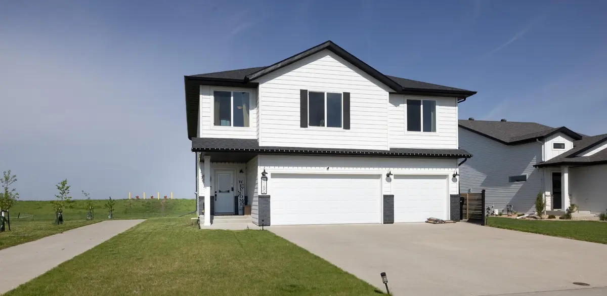 1150 Albert CT W, West Fargo, ND 58078