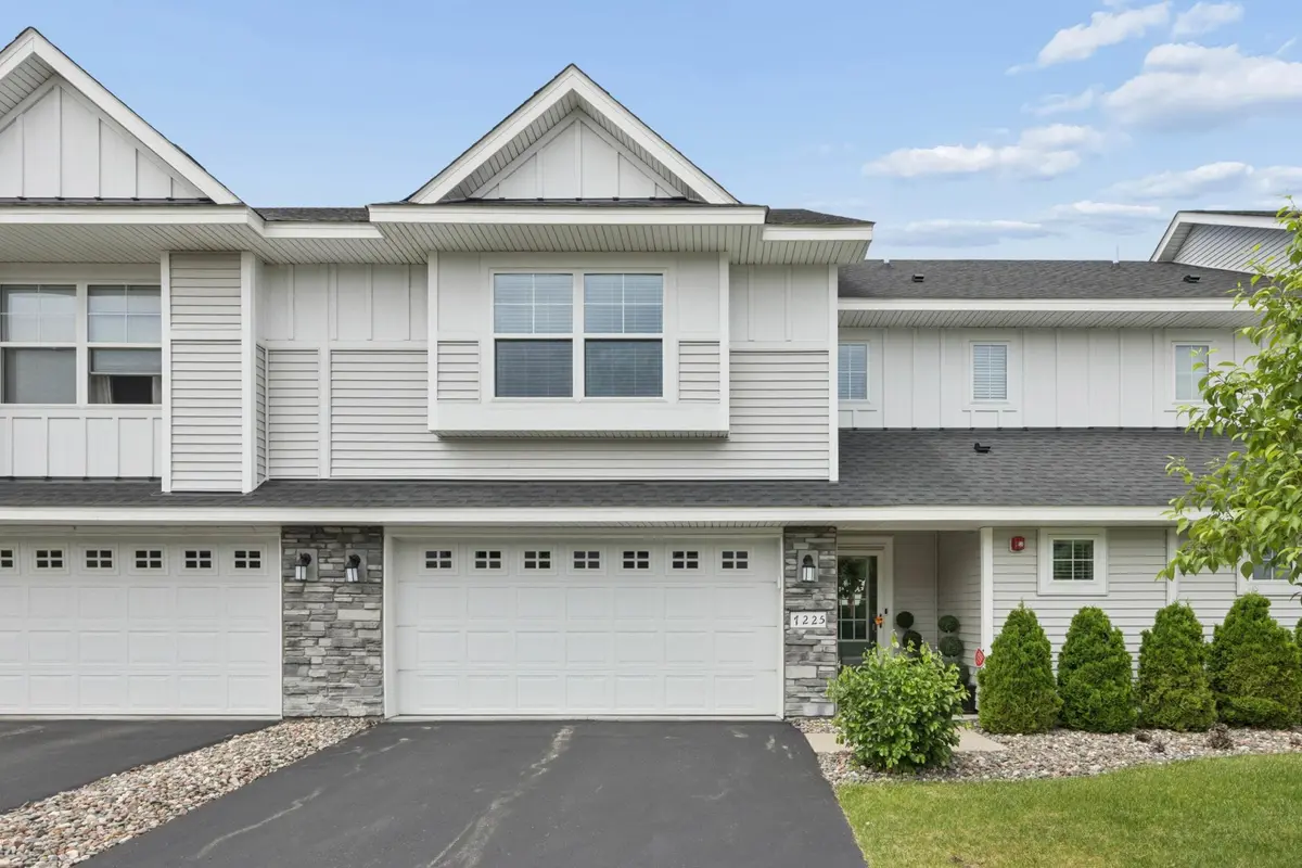 7225 Dora DR, Lino Lakes, MN 55038