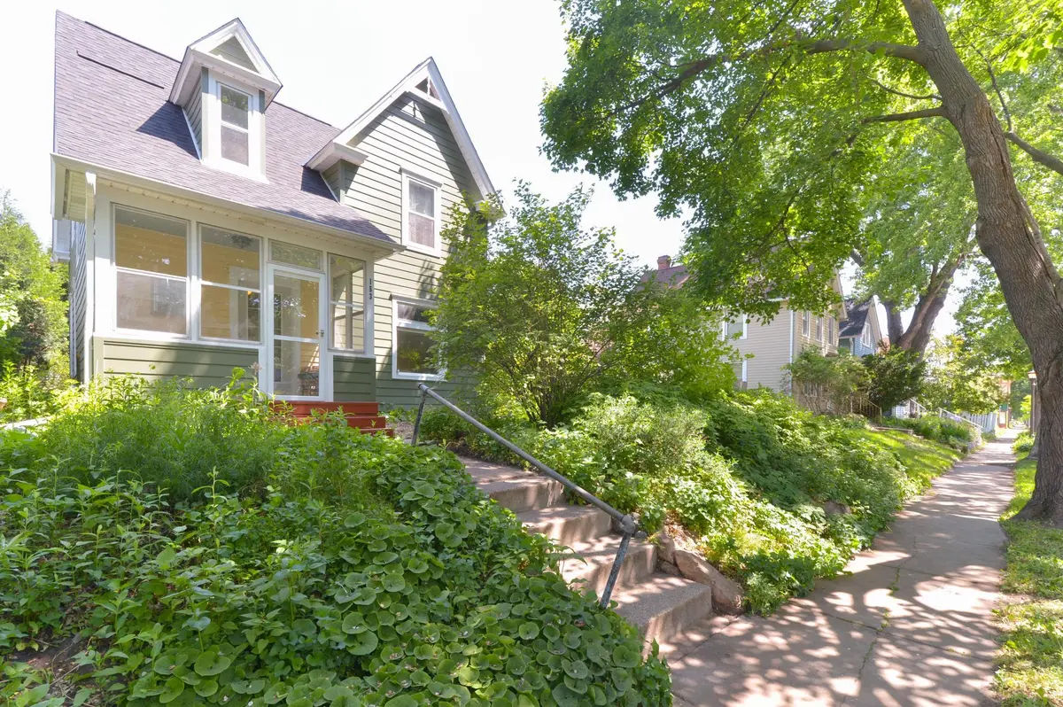 153 Winifred ST W, Saint Paul, MN 55107