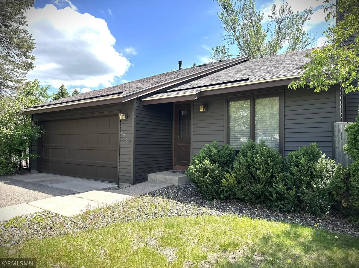1360 Willow Creek LN, Shoreview, MN 55126
