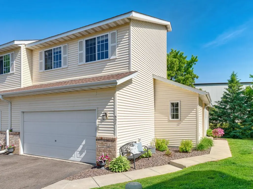 921 Pine ST, Farmington, MN 55024