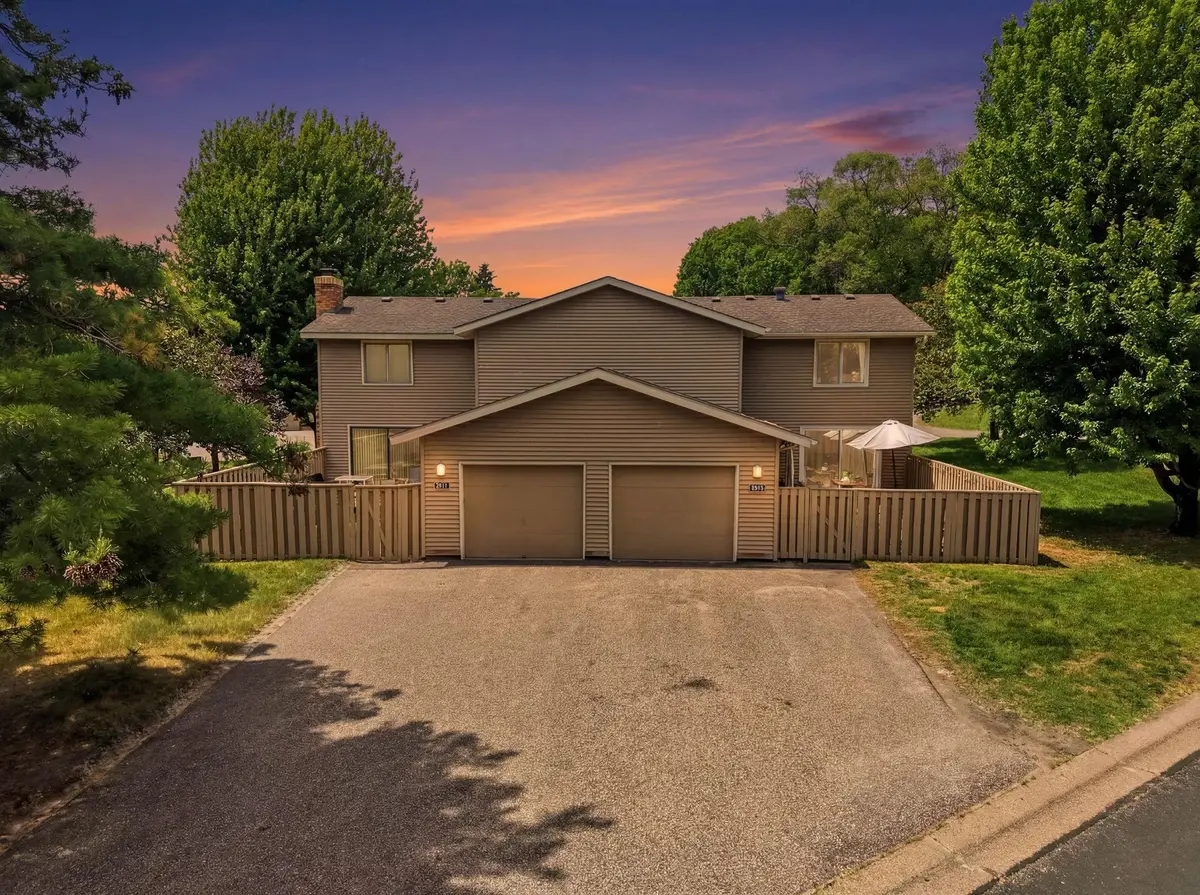 869 Monterey DR, Shoreview, MN 55126