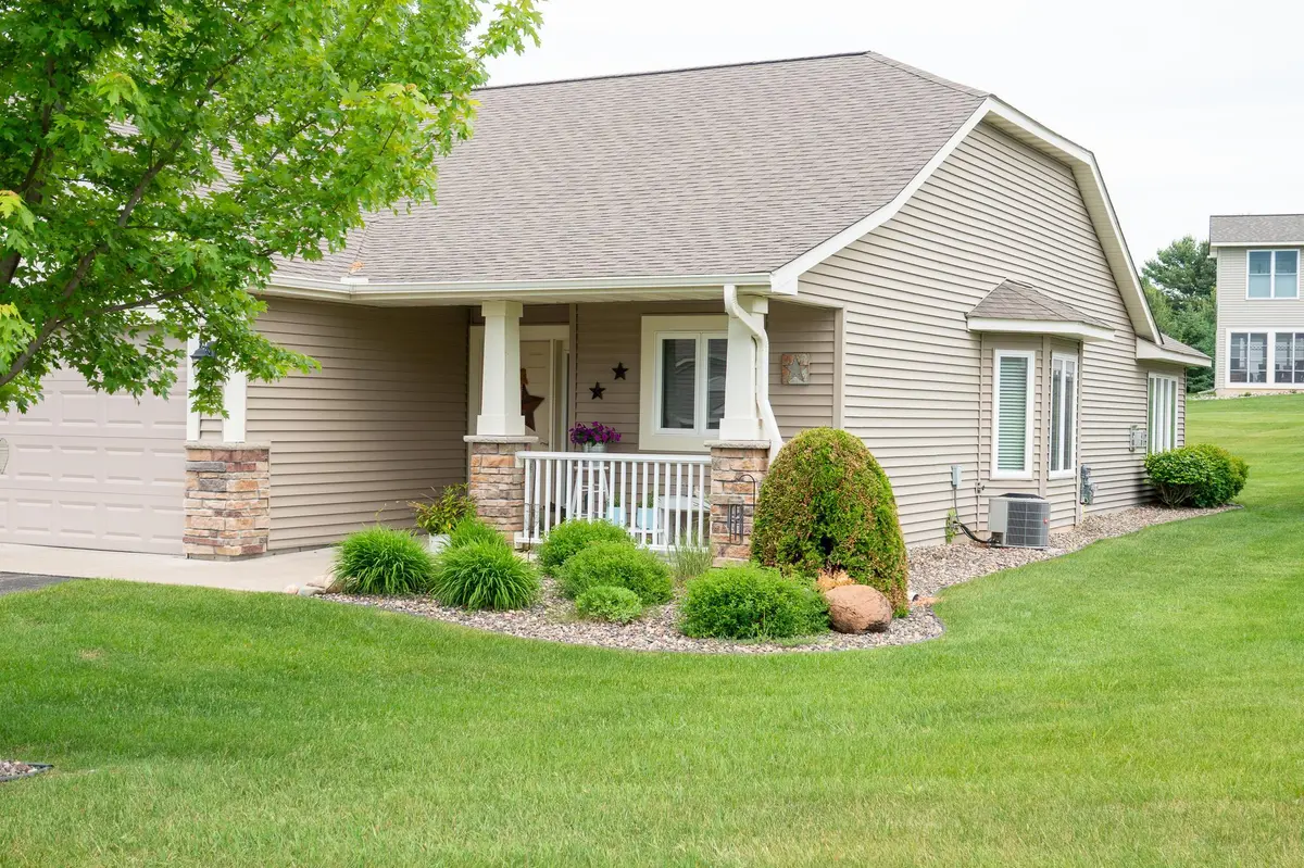 537 Cassandra DR, New Richmond, WI 54017