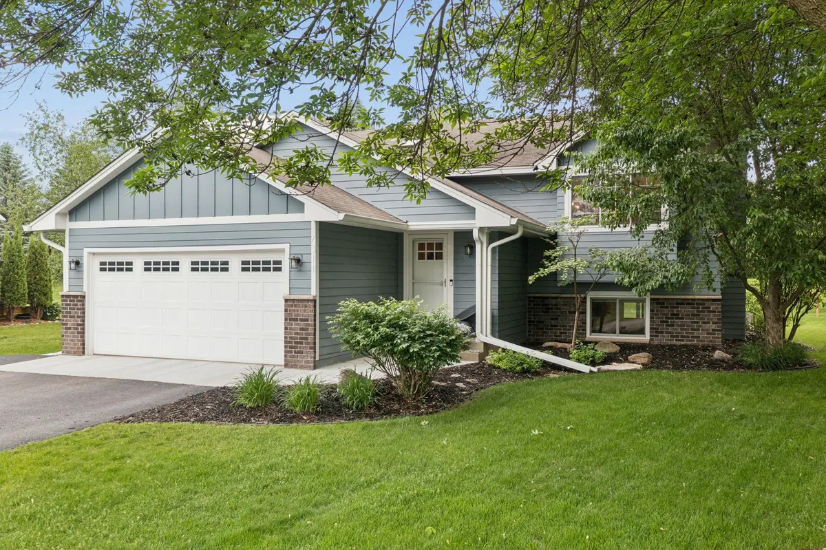 7311 Trotters CIR, Chanhassen, MN 55317