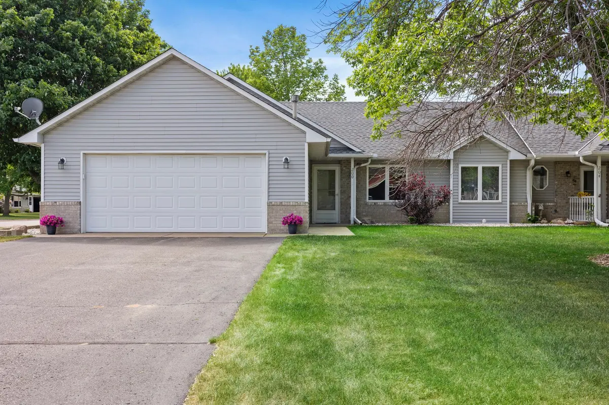 200 Rosewood AVE NW, Isanti, MN 55040