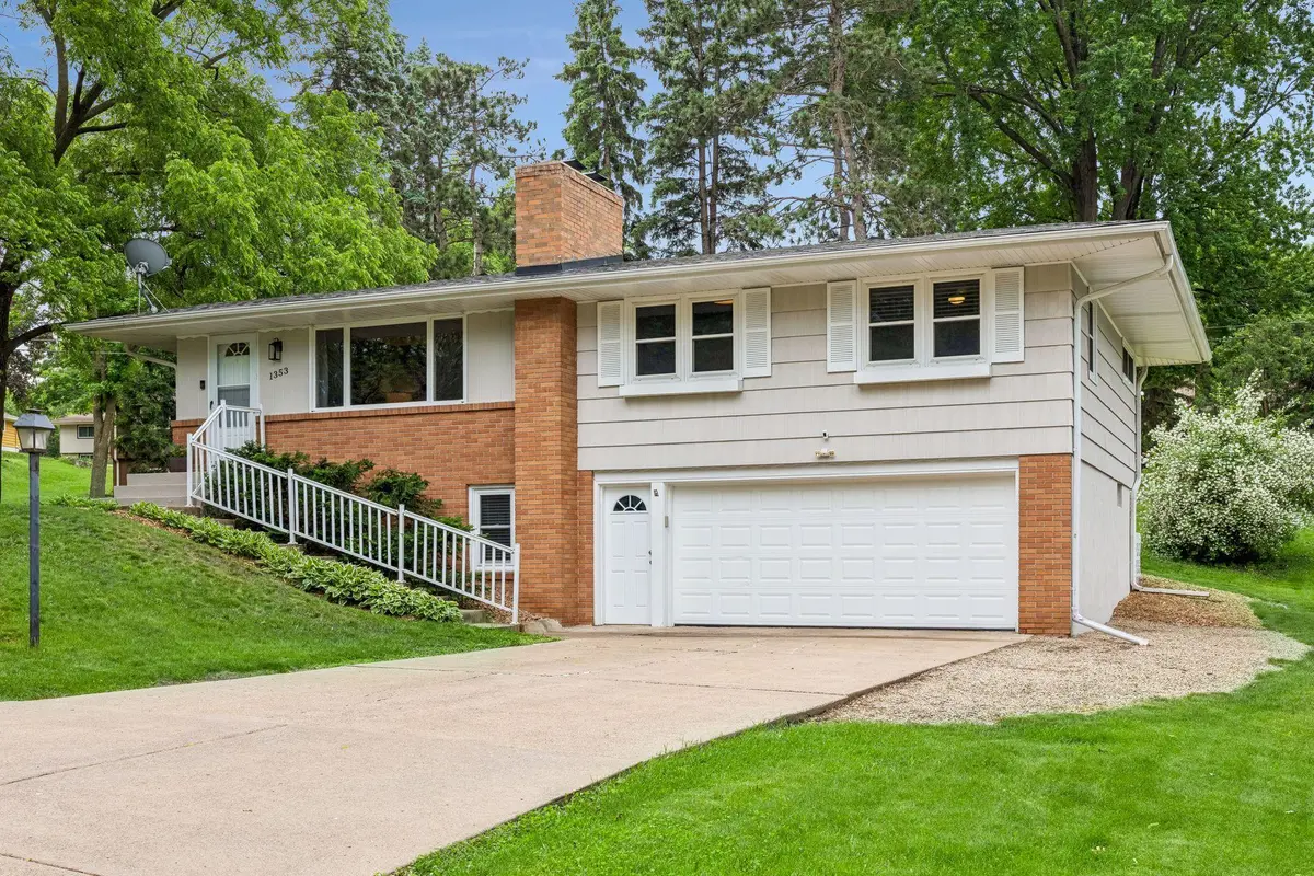 1353 Hillcrest DR NE, Fridley, MN 55432