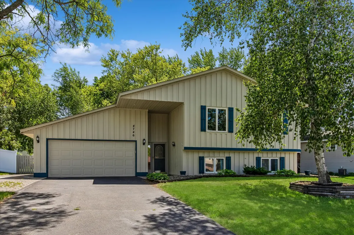 4746 141st ST W, Apple Valley, MN 55124