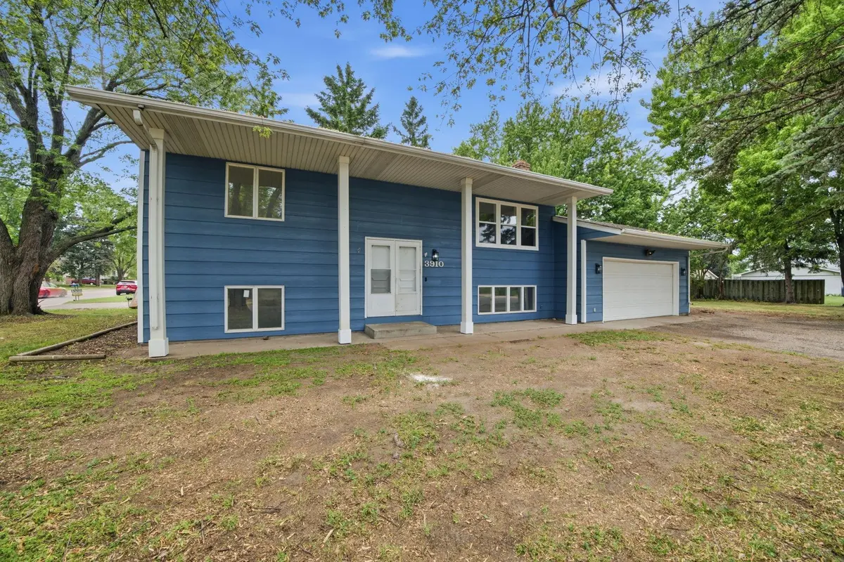 3910 65th ST E, Inver Grove Heights, MN 55076