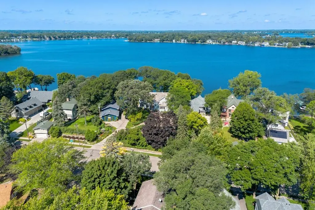 185 W Lake ST, Excelsior, MN 55331