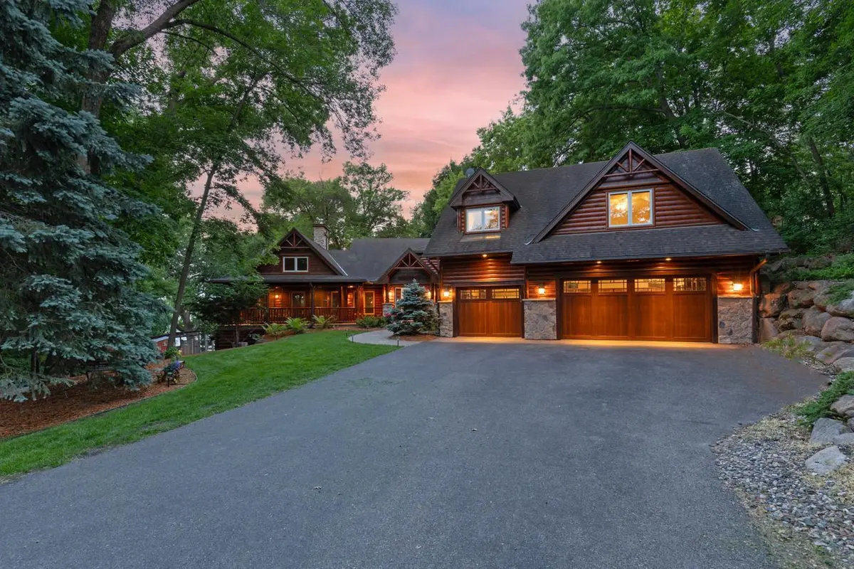 365 Pleasant View RD, Chanhassen, MN 55317