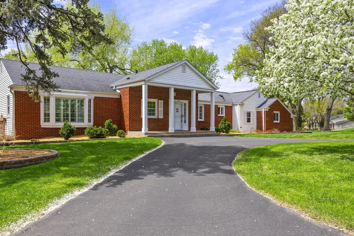 6708 Sally LN, Edina, MN 55439