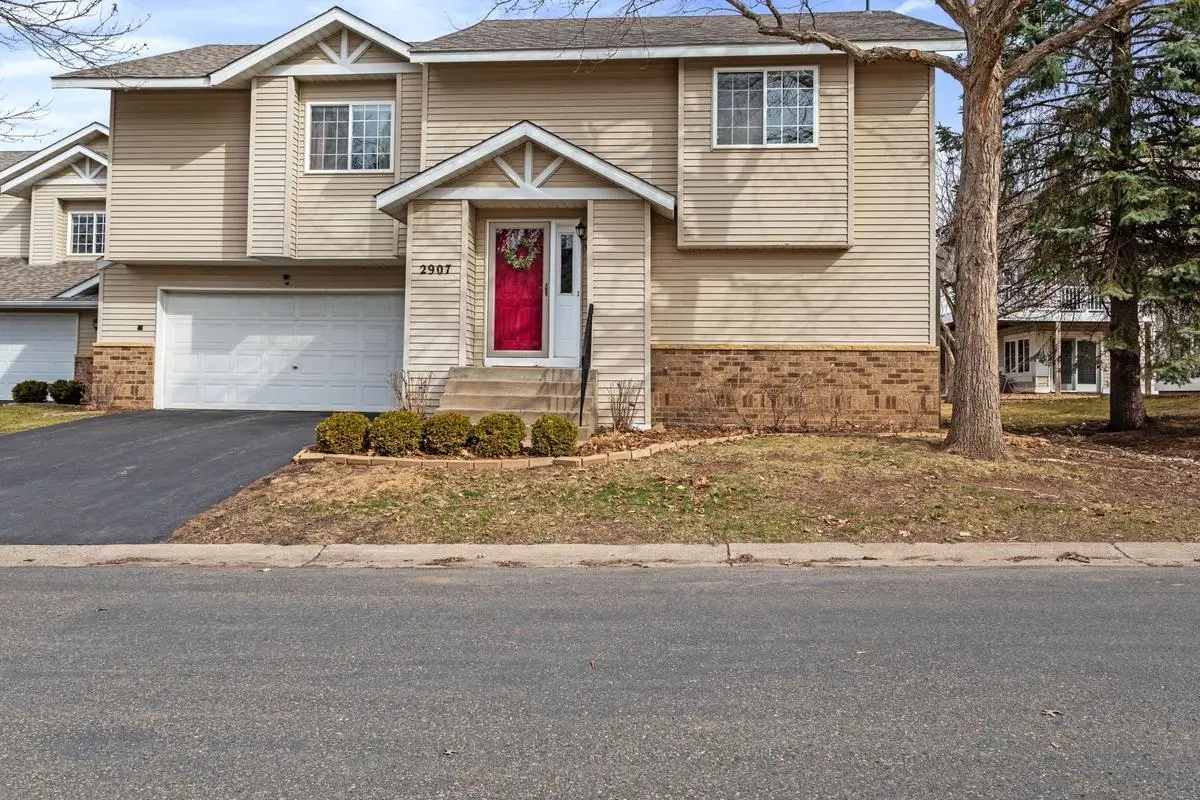 2907 Devonshire CIR, Woodbury, MN 55125