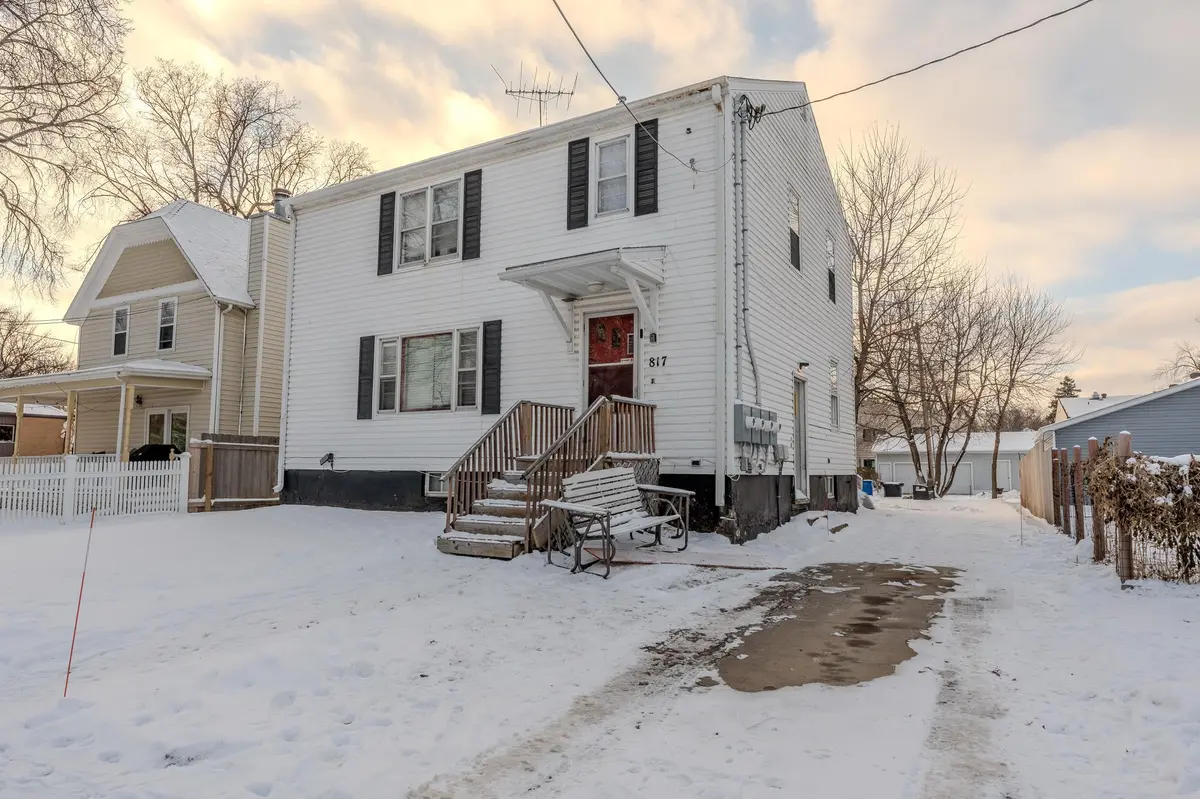 817 9th ST S, Fargo, ND 58103