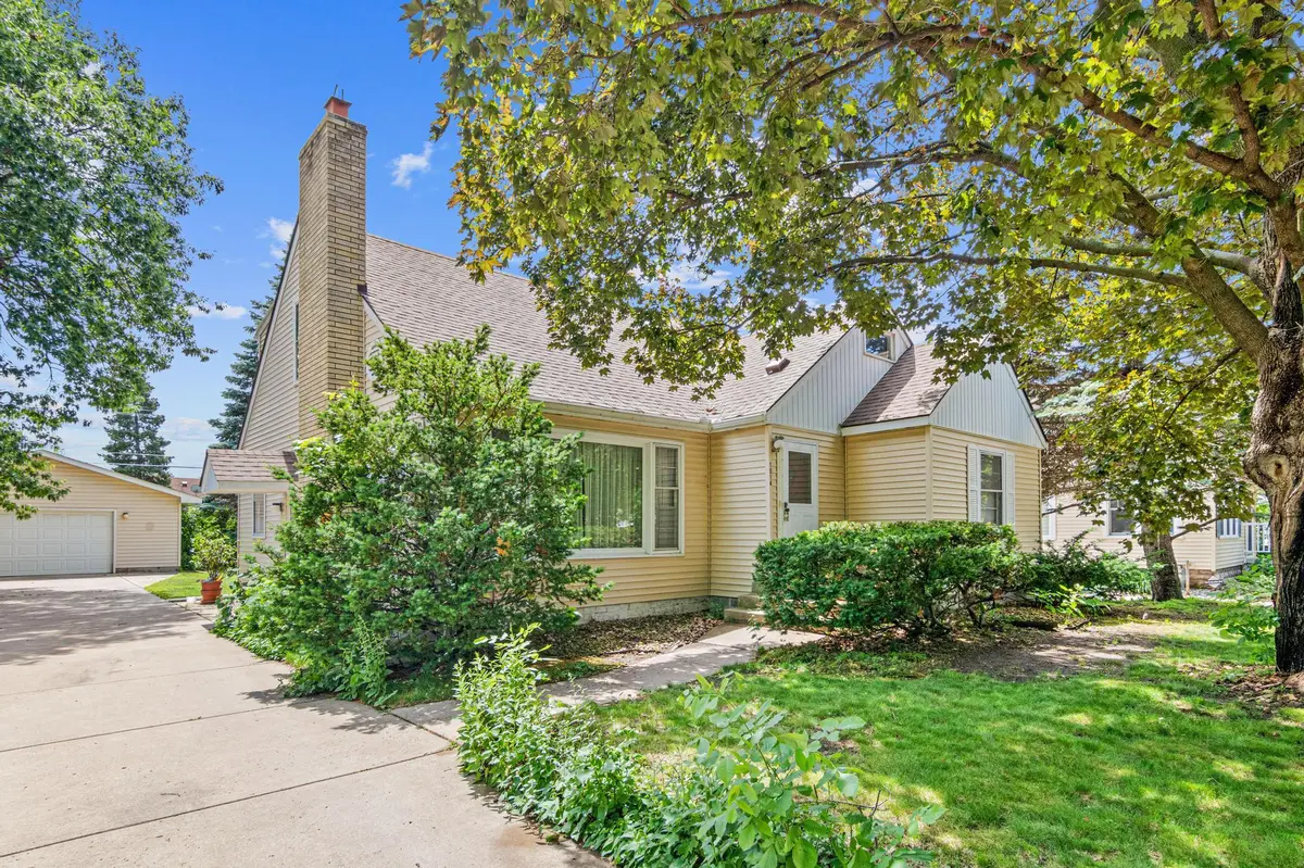 1014 Idaho AVE W, Saint Paul, MN 55117