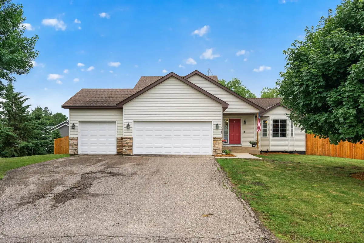 1129 Woodland DR, Howard Lake, MN 55349