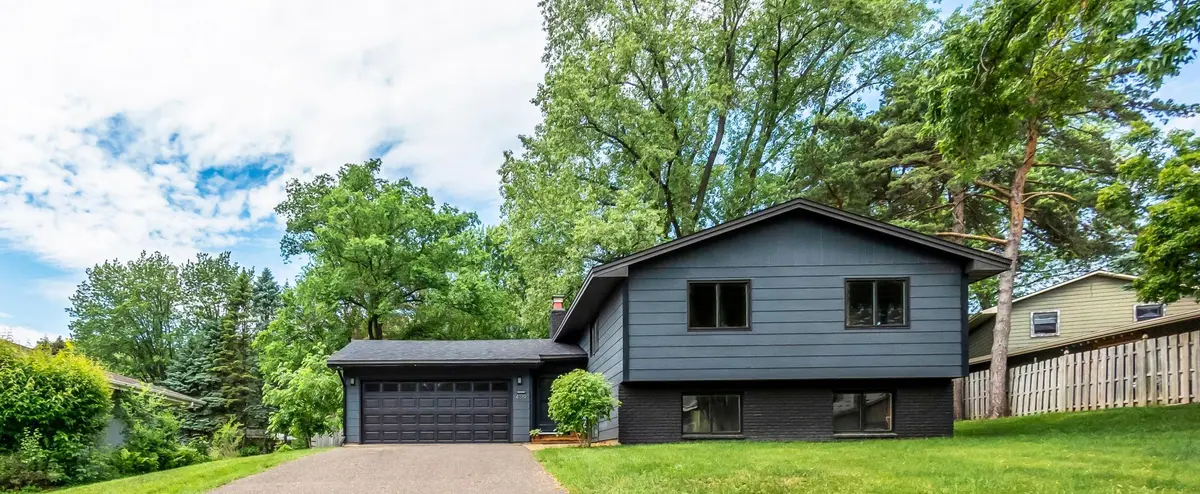 4519 Oak Leaf DR, Vadnais Heights, MN 55127