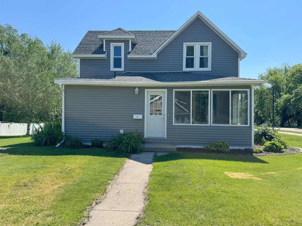 421 Bowling AVE, Detroit Lakes, MN 56501