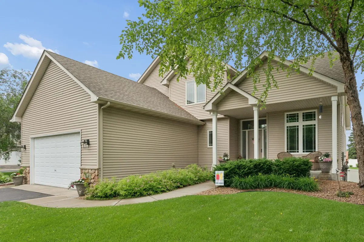 1803 Countryside DR, Shakopee, MN 55379