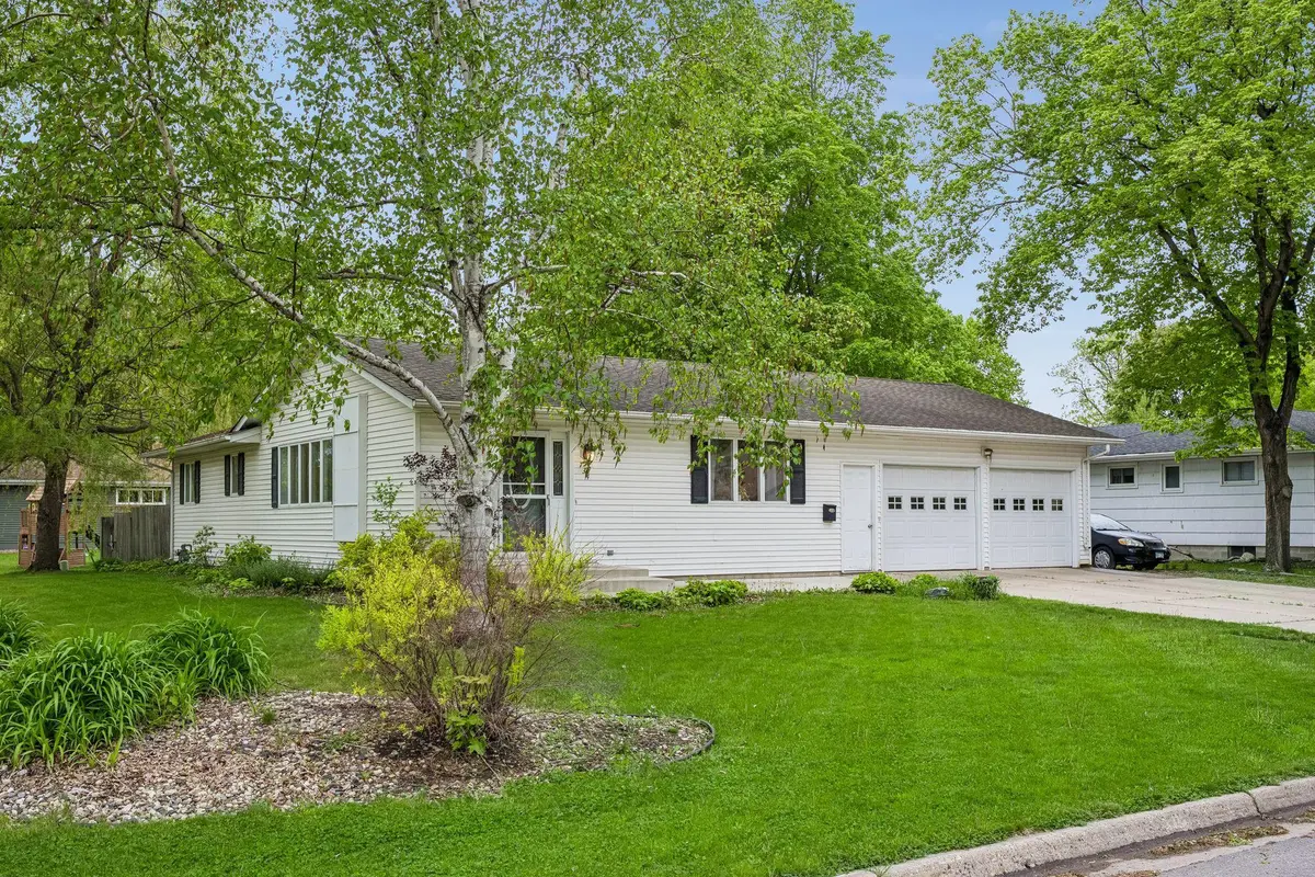 734 Merrill ST SW, Hutchinson, MN 55350