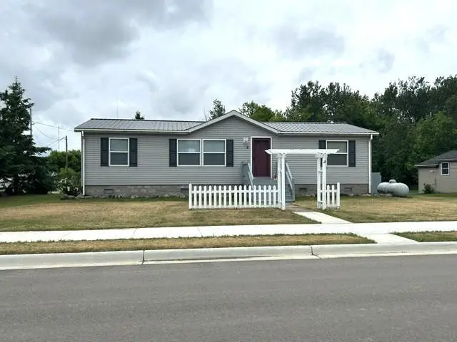 8 6th AVE NW, Deer River, MN 56636