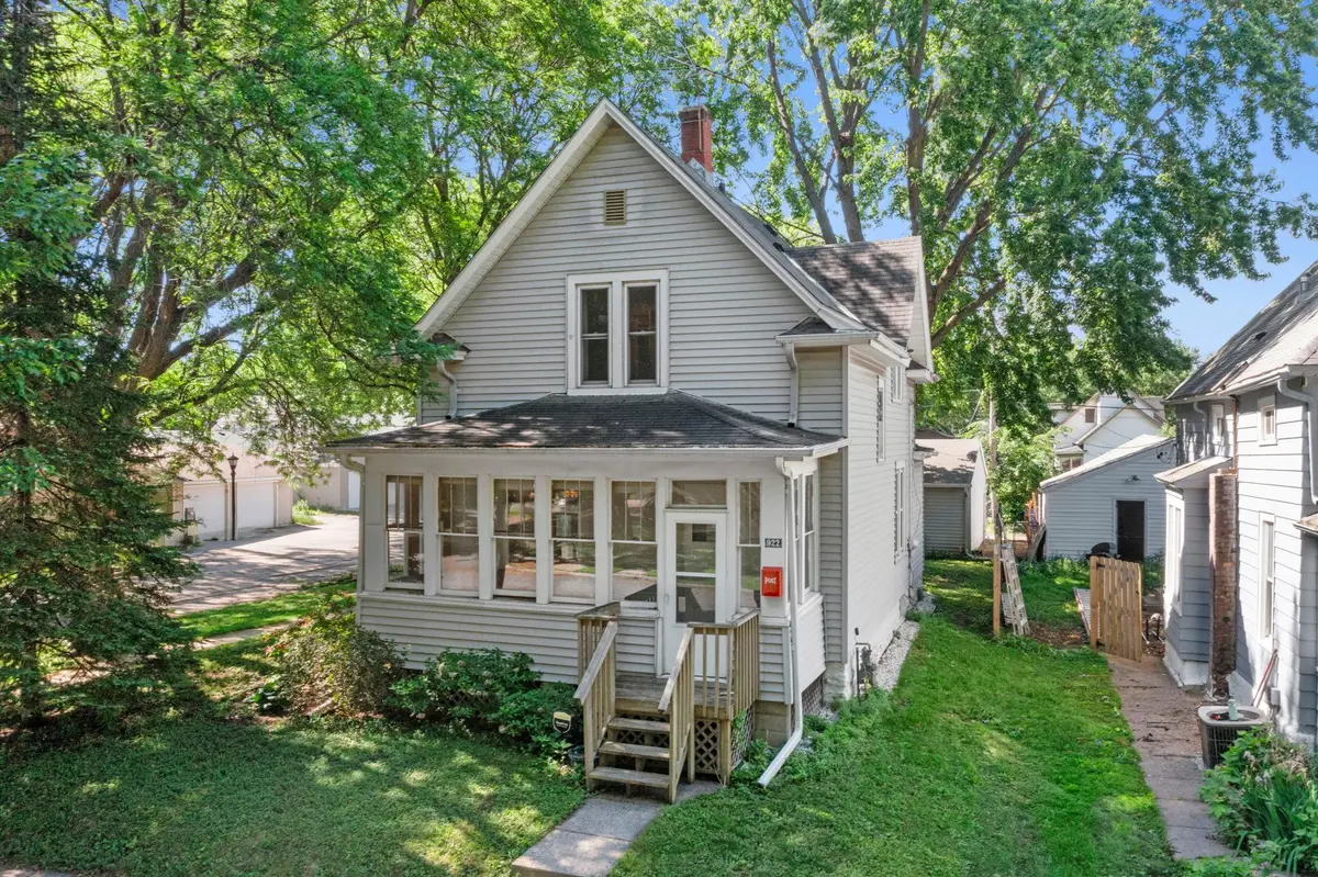 922 Armstrong AVE, Saint Paul, MN 55102