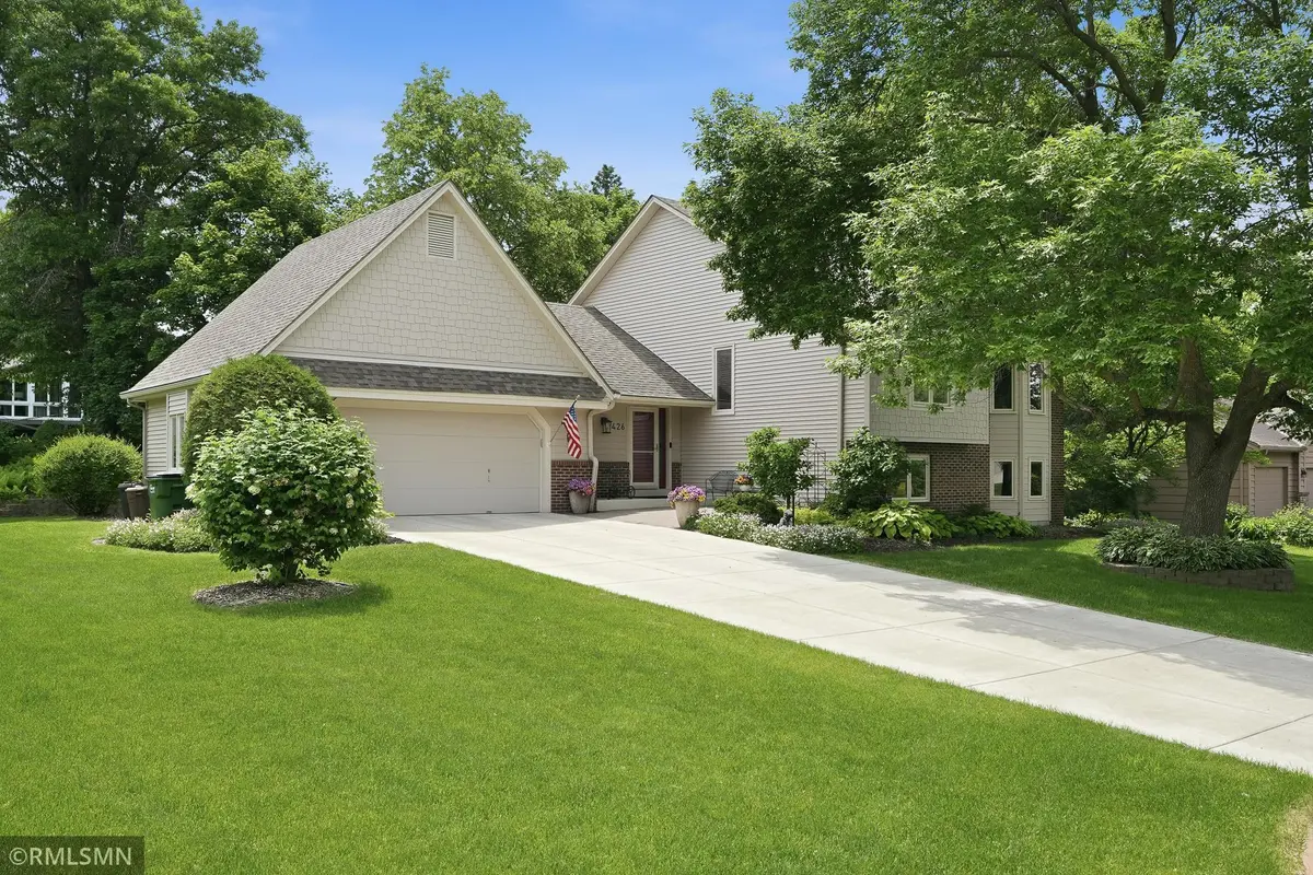 1426 Colleen AVE, Arden Hills, MN 55112