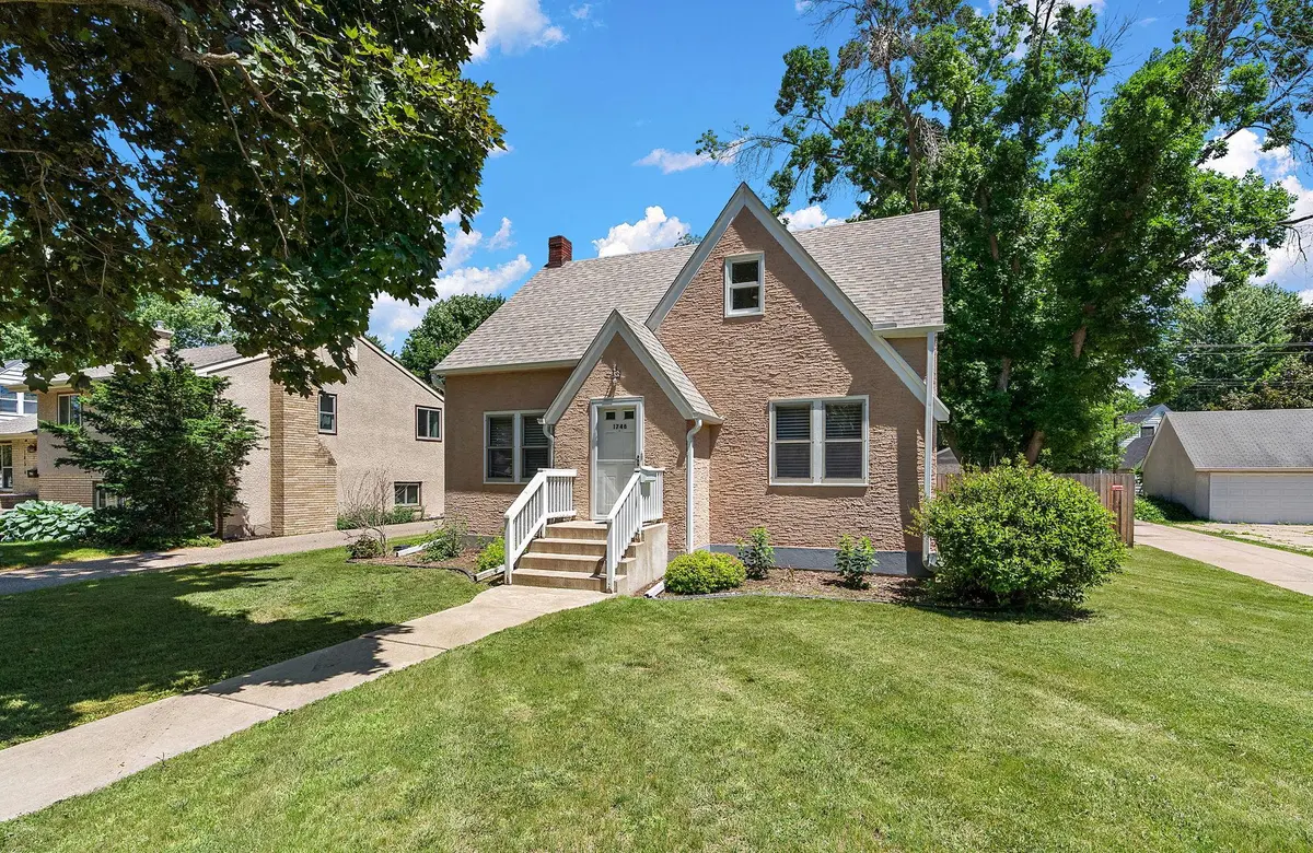 1746 Holton ST, Falcon Heights, MN 55113