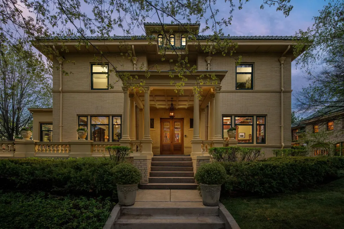 1005 Mount Curve AVE, Minneapolis, MN 55403