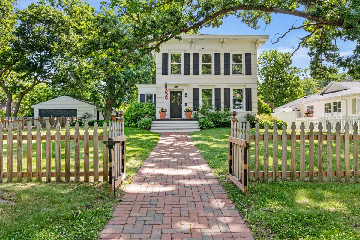 706 6th ST, Hudson, WI 54016